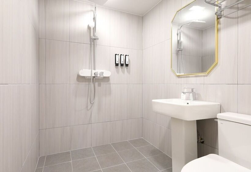 Calm Rest Hotel Gimhae