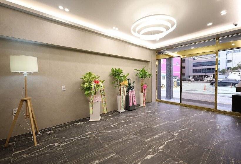 Calm Rest Hotel Gimhae