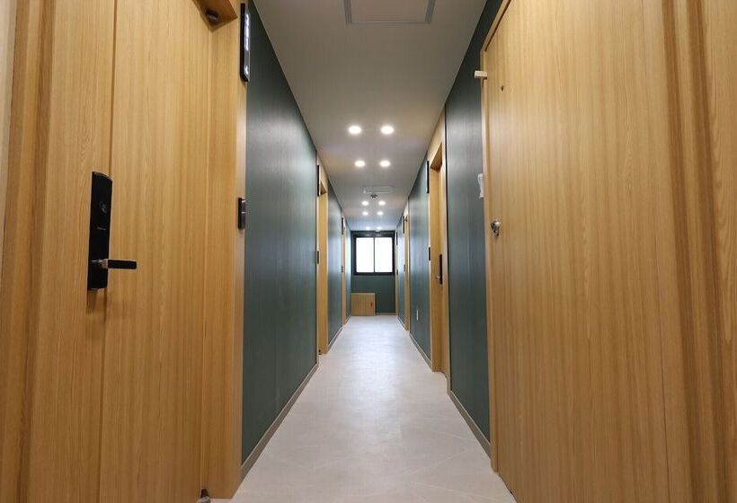 Calm Rest Hotel Gimhae