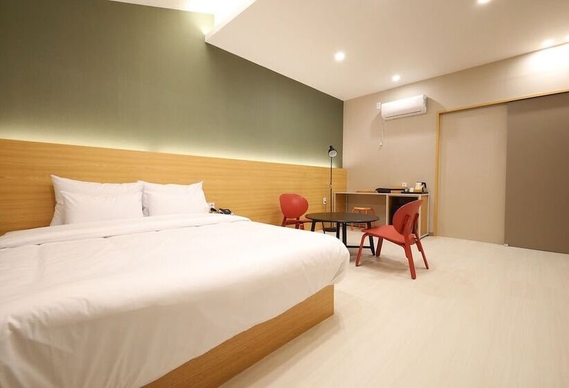 Calm Rest Hotel Gimhae