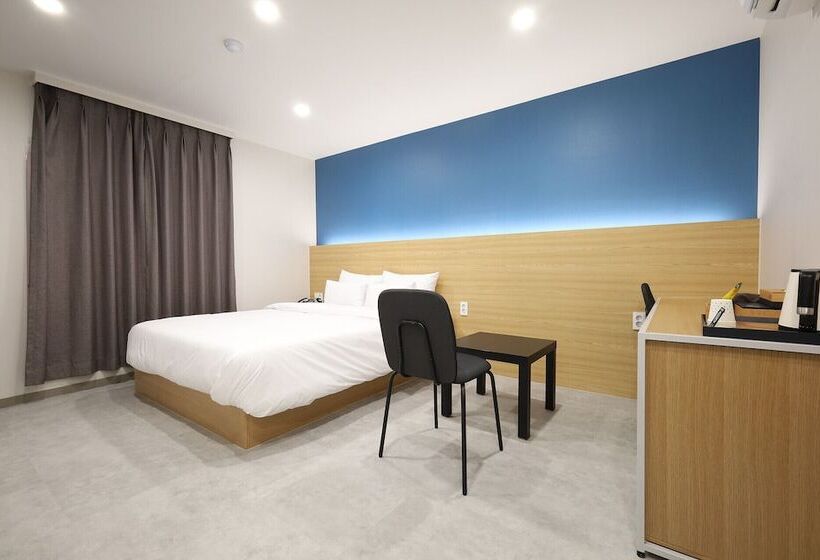 Calm Rest Hotel Gimhae