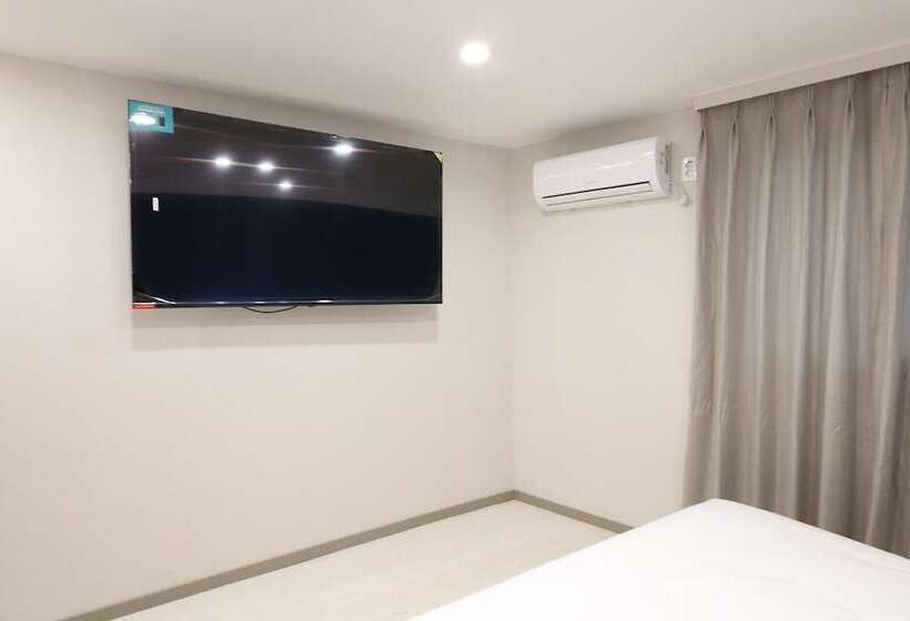 Calm Rest Hotel Gimhae