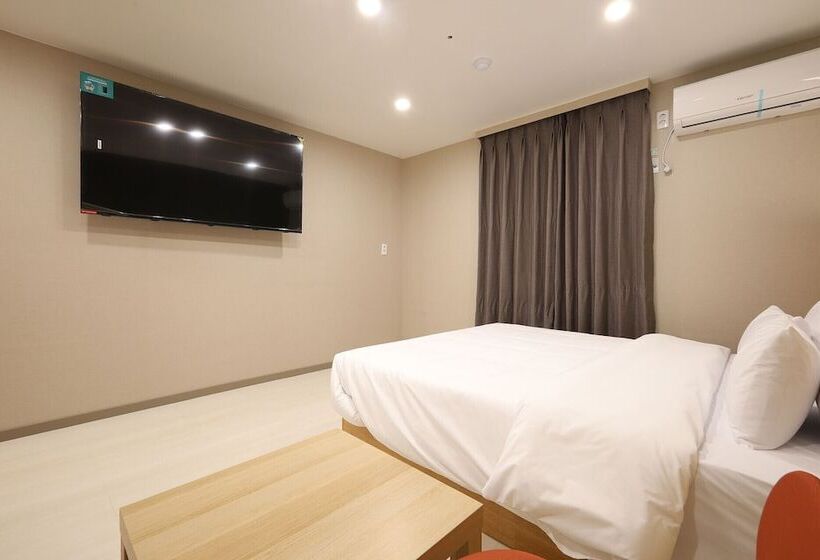 Calm Rest Hotel Gimhae