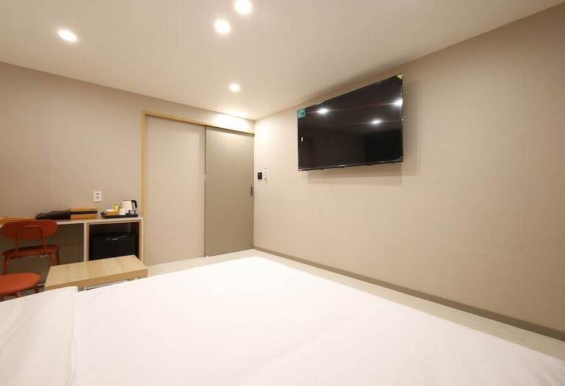 Calm Rest Hotel Gimhae