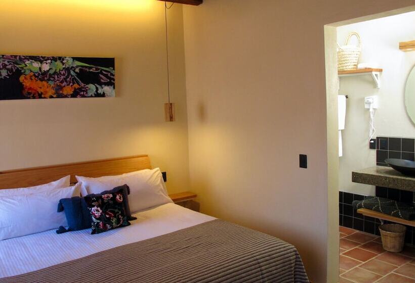 בית מלון כפרי La Tarjea