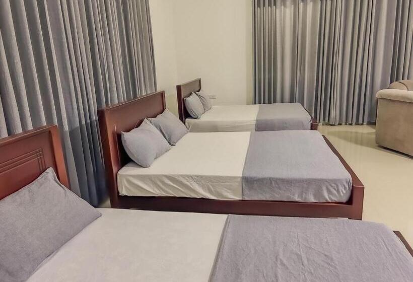 Отель Neem Holiday Bungalow Yala