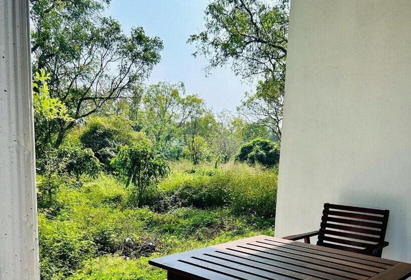 Отель Neem Holiday Bungalow Yala