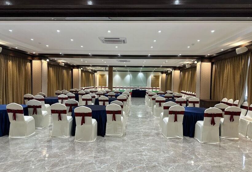 Monday Hotels Amalapuram Heights