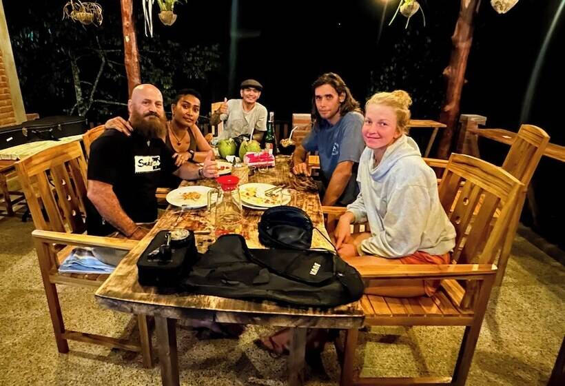 בית מלון כפרי Artomoro Bali