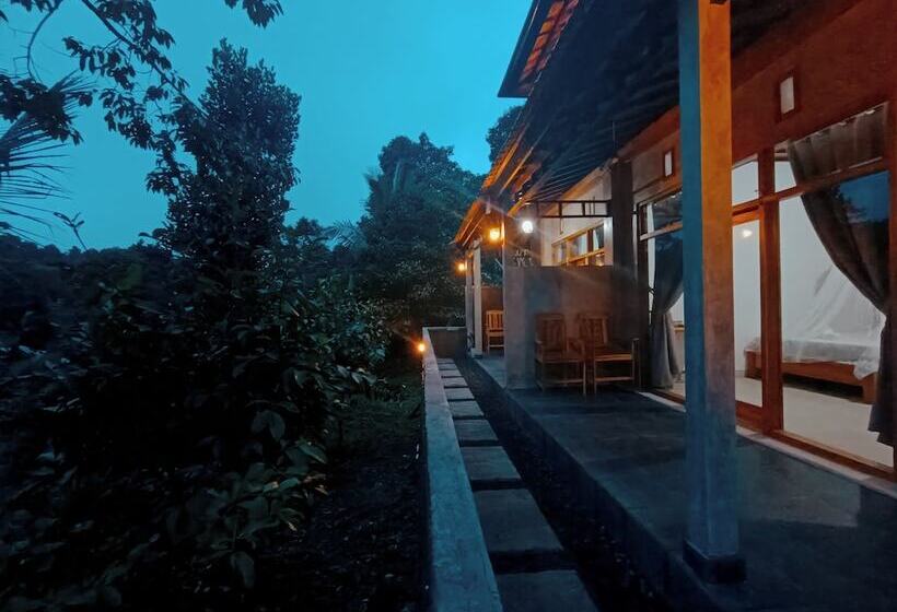 בית מלון כפרי Artomoro Bali