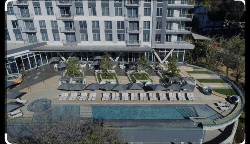 Отель Capitol On The Park