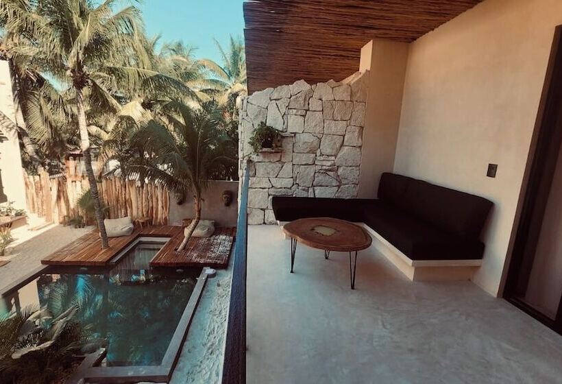 Nikau Hotel El Cuyo   Adults Only