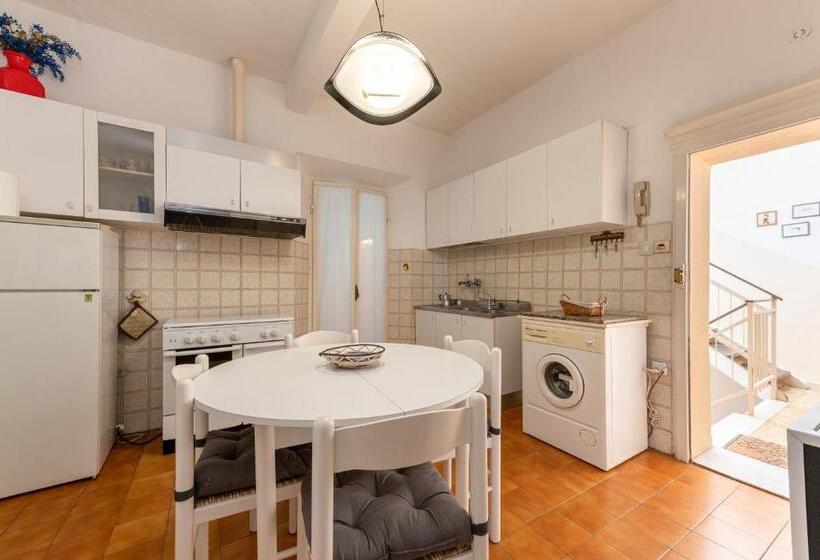 تختخواب و صبحانه [duomo Centro Storico] Casa Tipica Centro Storico