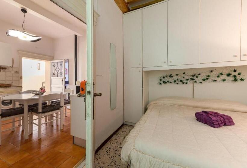 تختخواب و صبحانه [duomo Centro Storico] Casa Tipica Centro Storico