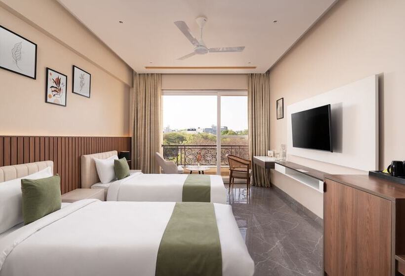 Foxtrail, Sector 42   Am Hotel Kollection