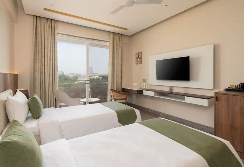 Foxtrail, Sector 42   Am Hotel Kollection