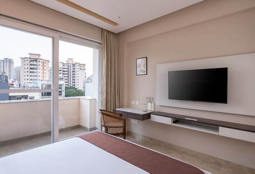 Foxtrail, Sector 42   Am Hotel Kollection