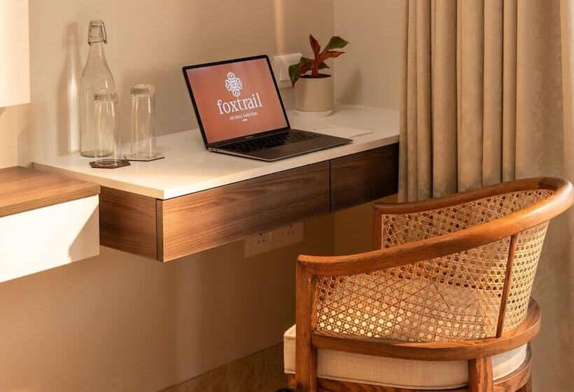 Foxtrail, Sector 42   Am Hotel Kollection