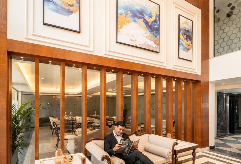 Foxtrail, Sector 42   Am Hotel Kollection