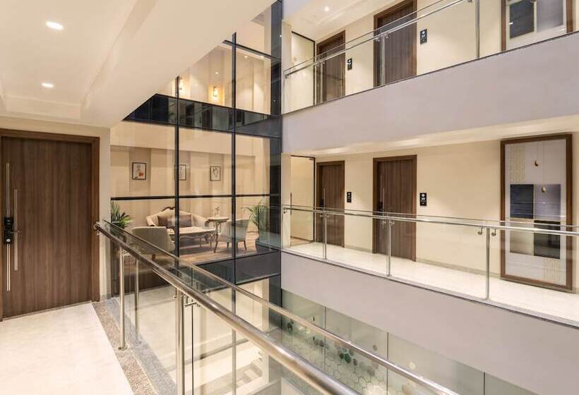 Foxtrail, Sector 42   Am Hotel Kollection