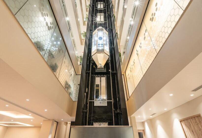 Foxtrail, Sector 42   Am Hotel Kollection