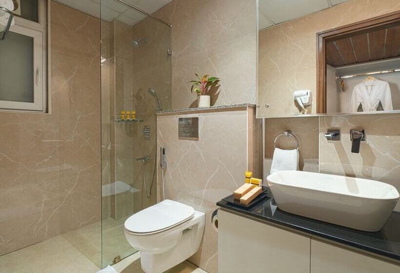 Foxtrail, Sector 42   Am Hotel Kollection