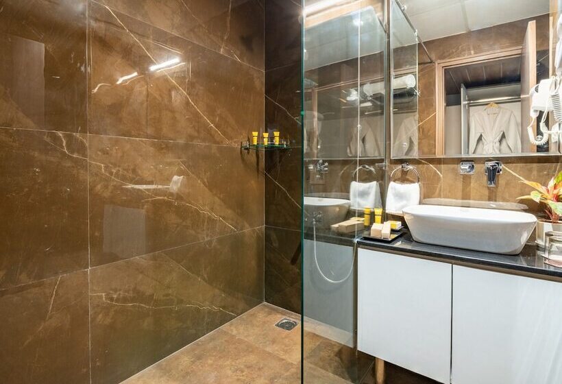 Foxtrail, Sector 42   Am Hotel Kollection