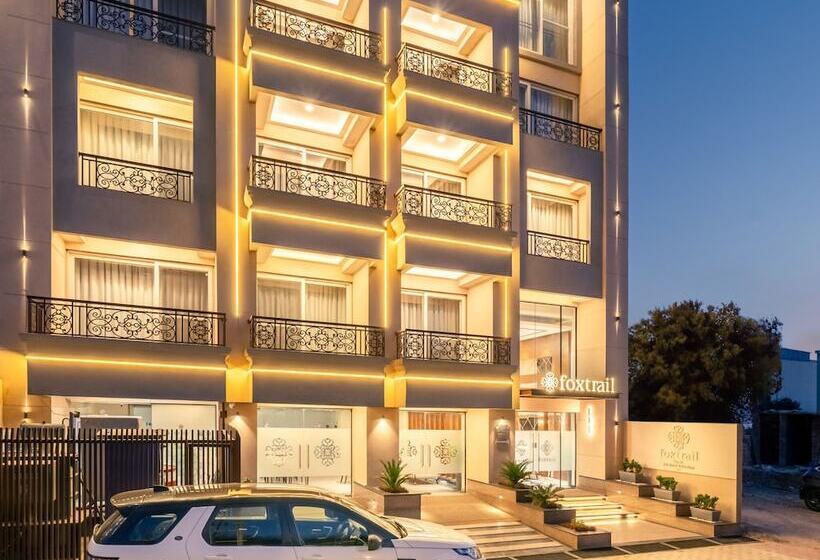 Foxtrail, Sector 42   Am Hotel Kollection