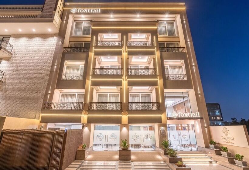 Foxtrail, Sector 42   Am Hotel Kollection