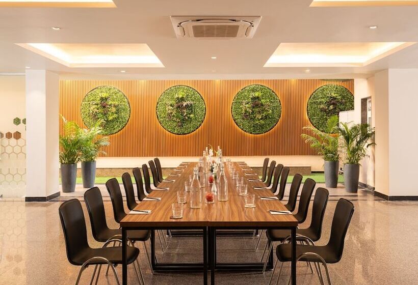 Foxtrail, Sector 42   Am Hotel Kollection