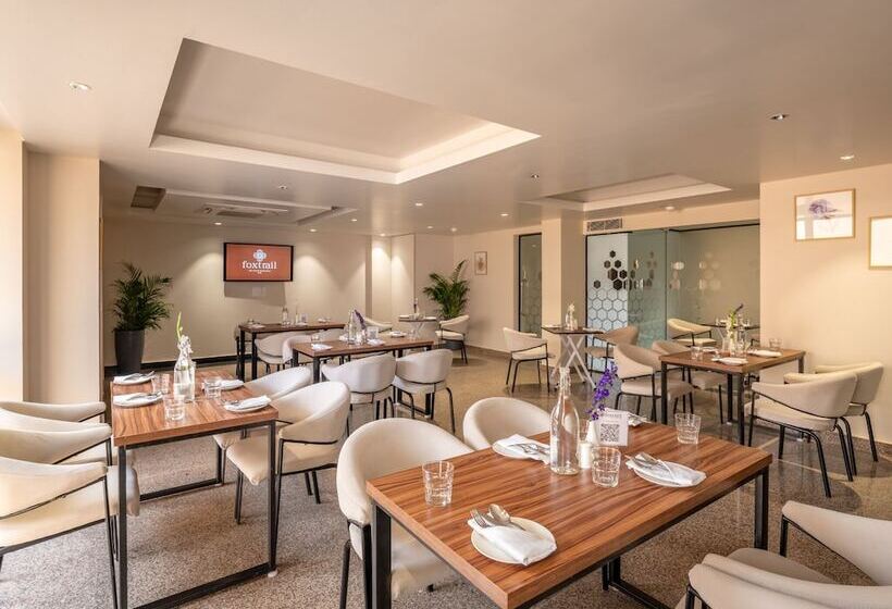 Foxtrail, Sector 42   Am Hotel Kollection