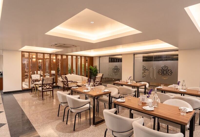 Foxtrail, Sector 42   Am Hotel Kollection