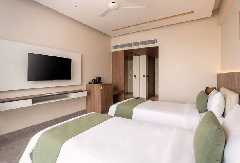 Foxtrail, Sector 42   Am Hotel Kollection