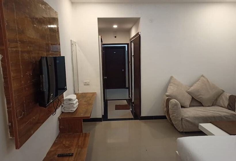 فندق Aaditya Greens Near Nelaguli Panchyat Office