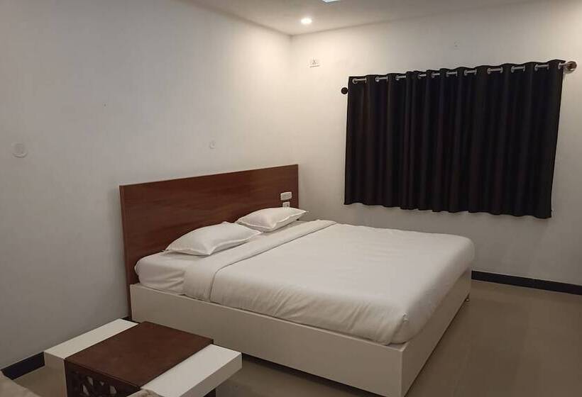 فندق Aaditya Greens Near Nelaguli Panchyat Office