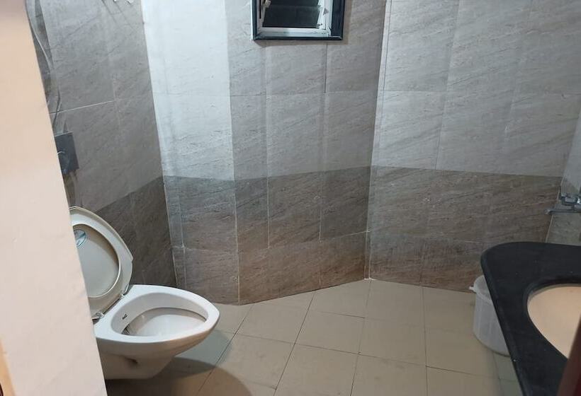 فندق Aaditya Greens Near Nelaguli Panchyat Office