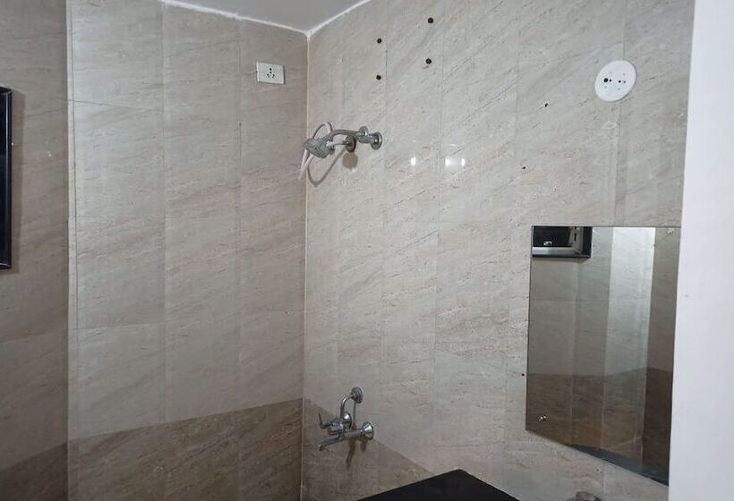 فندق Aaditya Greens Near Nelaguli Panchyat Office