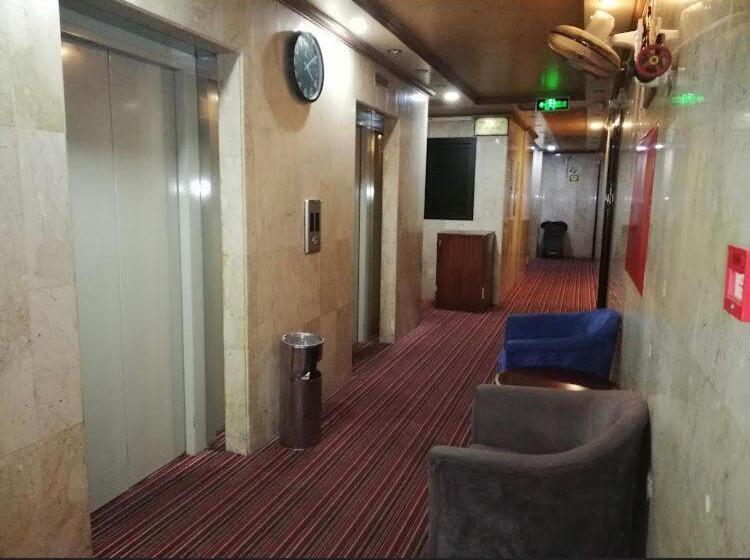 ホテル Burj Al Diyafa Mubarak