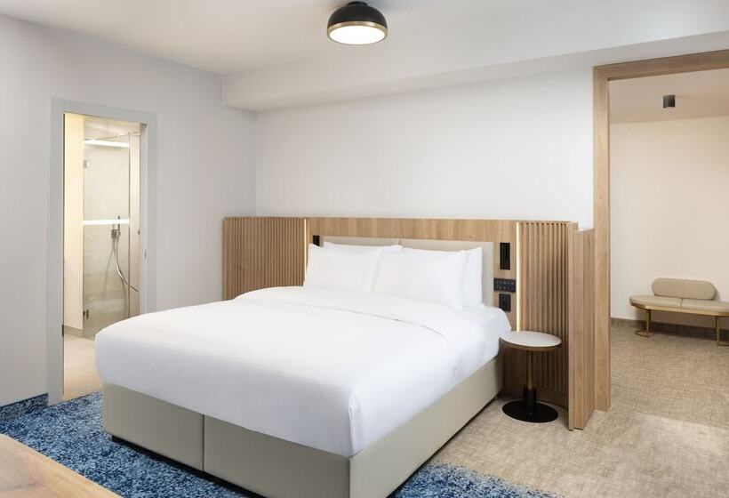 Отель Courtyard By Marriott Cluj Napoca Downtown