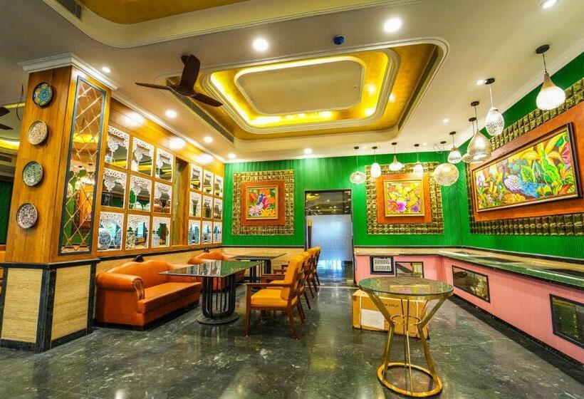 فندق Mayfair Oasis Resort & Convention