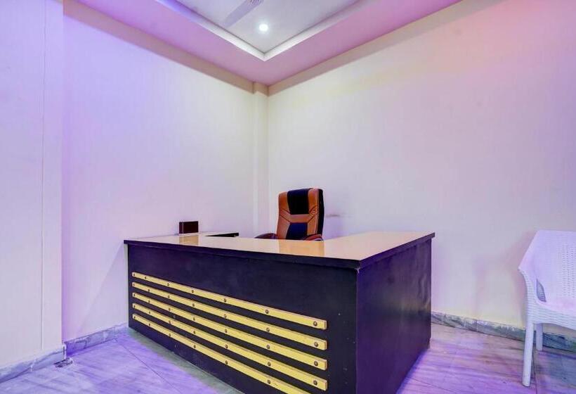 ホテル Oyo 82441 Grand Palace