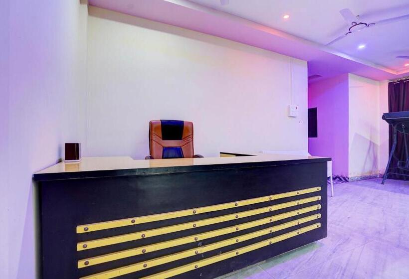 ホテル Oyo 82441 Grand Palace