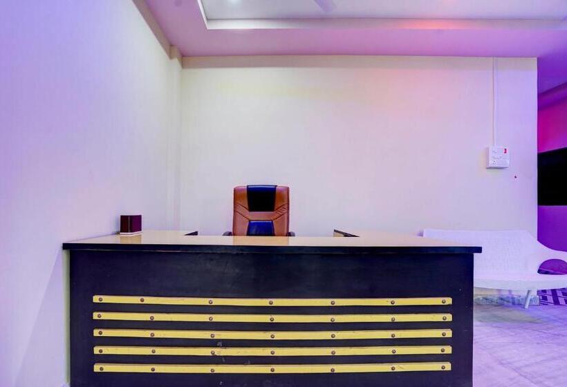 ホテル Oyo 82441 Grand Palace