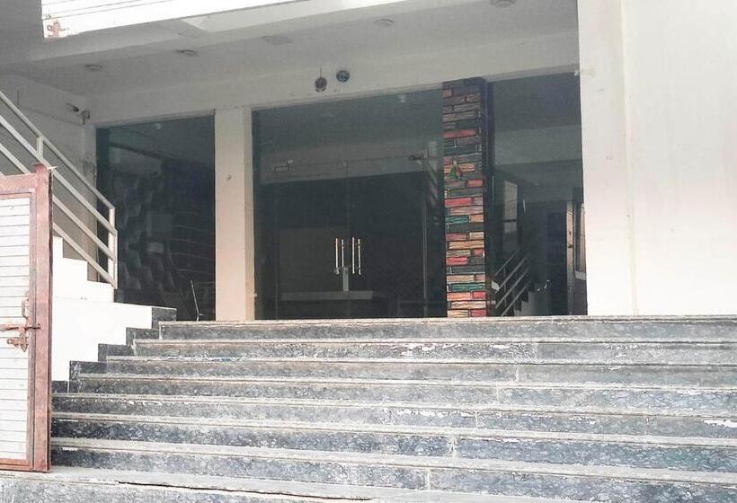 ホテル Oyo 82441 Grand Palace