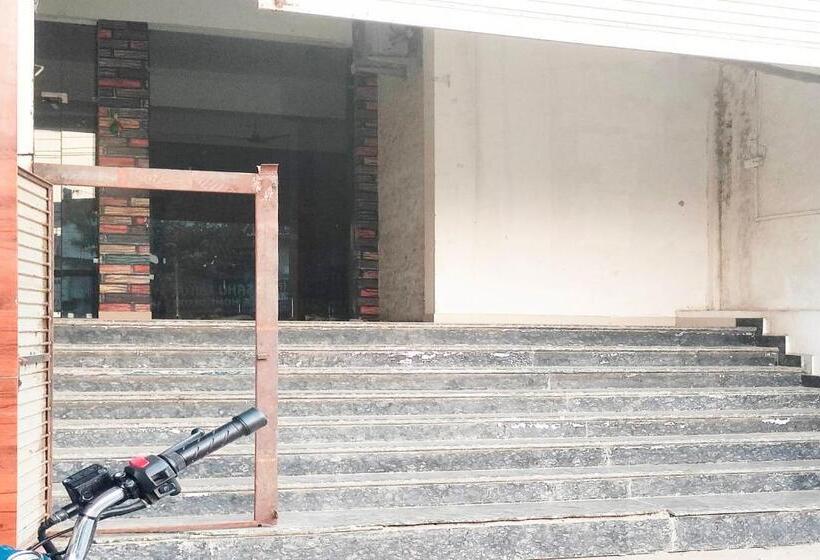 ホテル Oyo 82441 Grand Palace