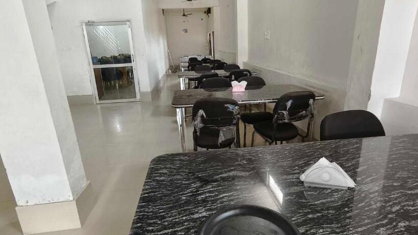 호텔 Oyo Mughal Darbar