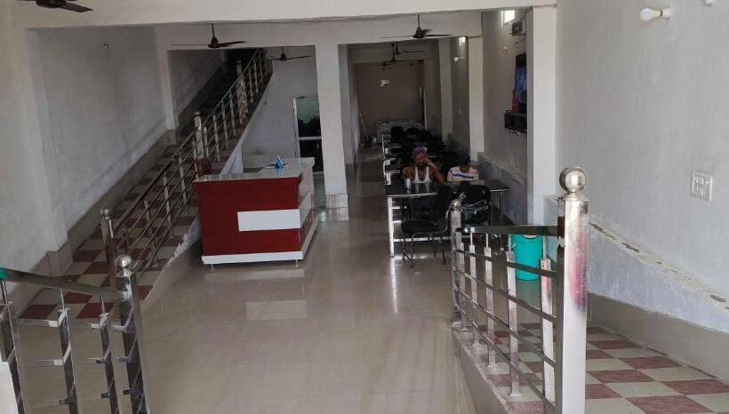 호텔 Oyo Mughal Darbar