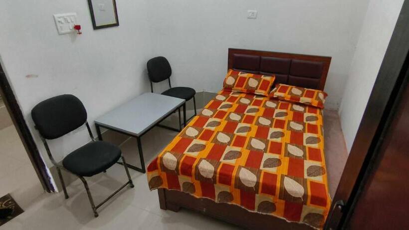 호텔 Oyo Mughal Darbar