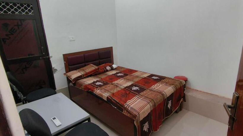 호텔 Oyo Mughal Darbar