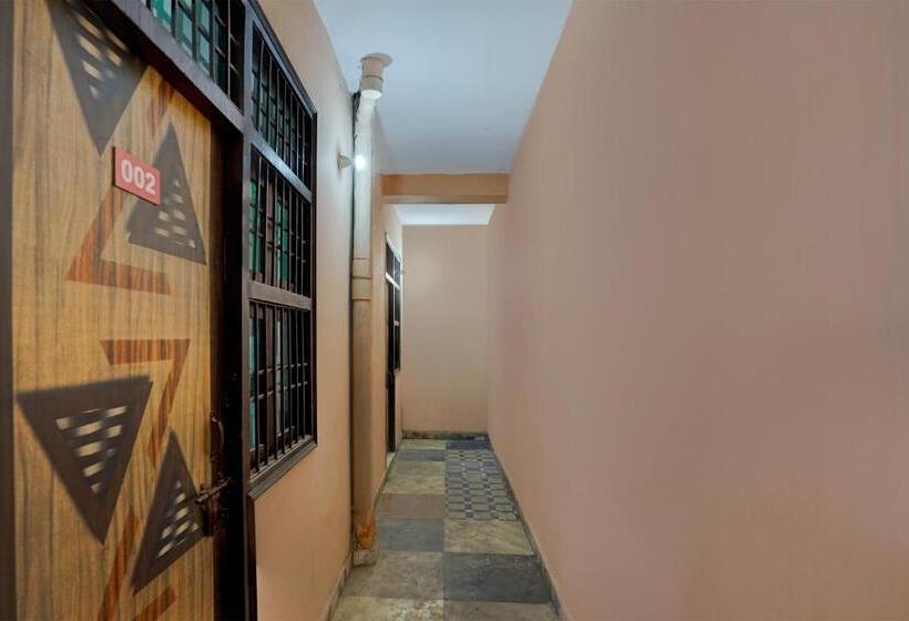 ホテル Oyo Shitala